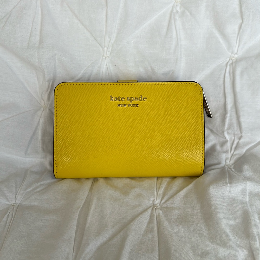 NWT Kate Spade Spencer compact wallet in color light bulb